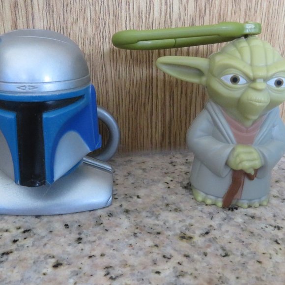 Star Wars JANGO Fett & YODA Keychains Pair (K159) - Picture 1 of 3